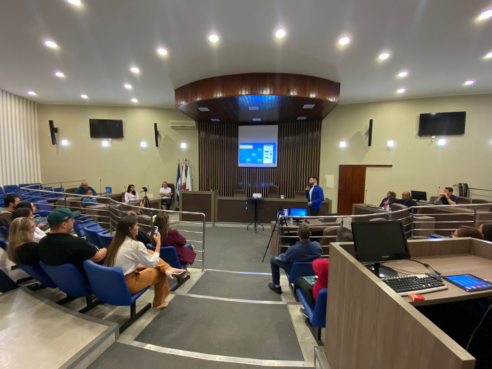 1º Café de Negócios com empresários é realizado no Plenário da Câmara Municipal de Itaú de Minas.