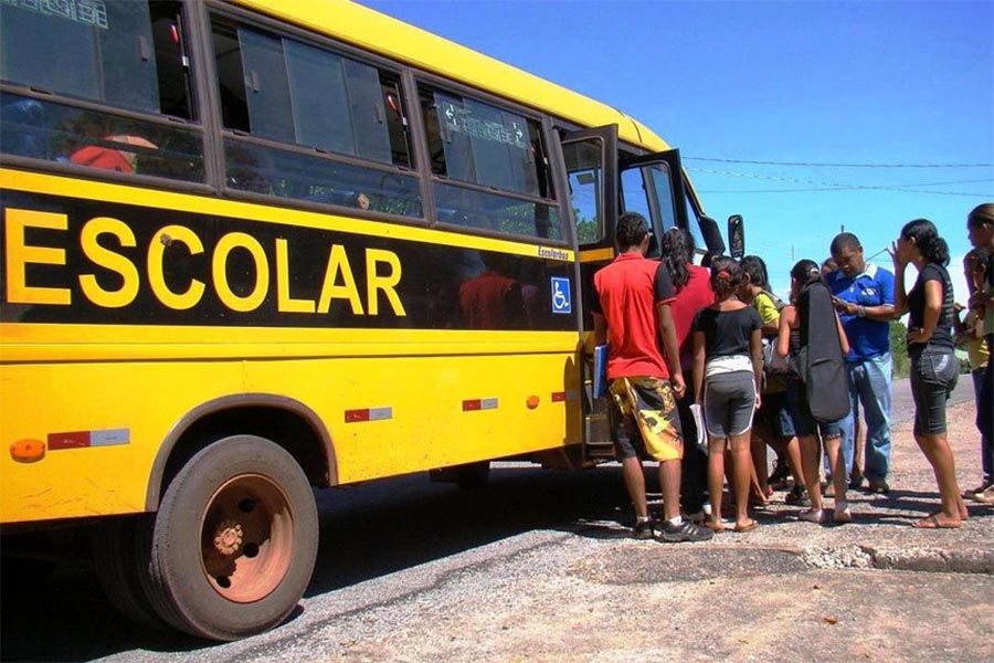 TRANSPORTE ESCOLAR E CONCESSÃO DE BOLSAS DE ESTUDO